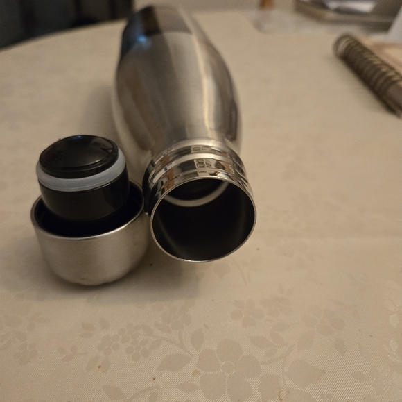 2 Water Bottles in Steel. - Picture 4 of 4